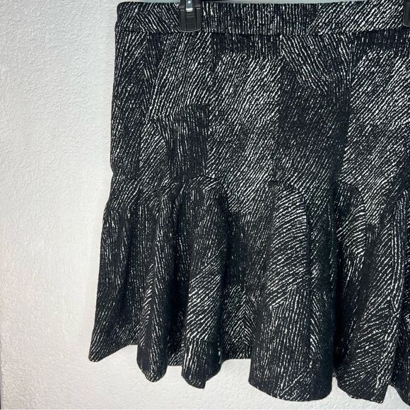 Banana Republic Black Pleated Tulip Swing Plus Size Black/white Skirt Size 14 - Picture 5 of 14